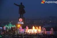 Ош шаары да Жаңы жылды ыр-бий, күлкү жана майрамдык салют менен тосуп алды (фото)