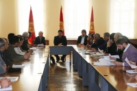 Театр, оюн-зоок мекемелерин өнүктүрүү боюнча талкууда спектаклдердин деңгээлин бир калыпта кармап туруу мүмкүн эместиги айтылды