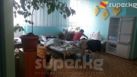 ЭЛДИК КАБАР: Бишкектеги Республикалык жугуштуу оорулар ооруканасында орундун жоктугунан бейтаптар коридордо жатып дарыланууга мажбур