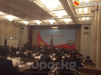 Жогорку Кеңеште оппозициялык депутат комитеттин төрайымын кечирим сураттырды
