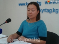 Хирург бир эмчегин кесип салган Гүлзина Байтаева өзүнүн көйгөйүн Орусиянын телеканалдарына барып айтып берет