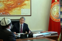 Президент менен теолог Кадыр Маликов өлкөдөгү диний кырдаалды талкуулашты