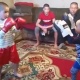 Казакстандын интернет айдыңында белгилүү болгон кичинекей кыргыз кикбоксчулары