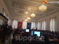 2015-жылы мектептерди китептер менен камсыздоо 3 пайызга өскөн, мугалимдердин айлык акысын жогорулатууга бюджеттен 1,6 миллиард сом бөлүнгөн