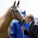 Путин жана кыргыз күлүгү Гүлсары: Орусия лидеринин эски хоббиси сүрөттөрдө