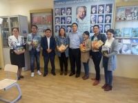 Кытайлык студенттер Ош шаарындагы мектепте практика өтүшүүдө