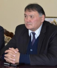 Депутат Жолдошбаев "азыркы депутаттар унаалары жок, чириген компьютерлер менен отурушат" дейт