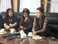 Аида Салянова: "Текебаев, Шыкмаматов үчөөбүздүн "Мегакомго" эч кандай тиешебиз жок, канча казсаңар да таппайсыңар"