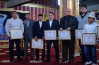 Өкмөт Олимпиада алдында спортчуларга убадаланган акчалай сыйлыктарды тапшырды