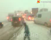 ЭЛДИК КАБАР: Төө-Ашууда кар жаап, унаа тыгыны жаралды