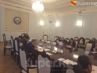 Депутаттар үчүн табият "шарт түзүп берсе", алар "Кумтөр" кенине барышат