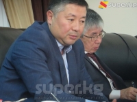 Канат Исаев Конституция маселеси коалициялык көпчүлүктүн баш оорусуна айланганын айтты