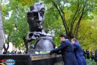 ЖЫЛНААМА, 27-ОКТЯБРЬ: 1999-жылы Армениянын парламентинде террордук акт болуп, 8 адам курман болгон