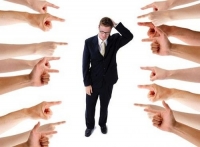 СУПЕРСТАН: "Бийликтегилерди сындабаса, көздөрүн май басып кетет"