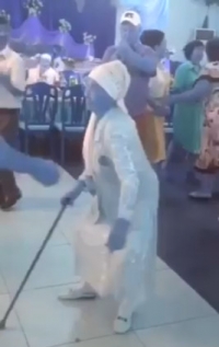 ЭЛДИК ВИДЕО: Катыра бийлеген апаны Андрей Малахов издеп жатканы айтылууда