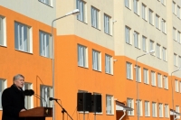 Алмазбек Атамбаев милиция кызматкерлеринин жубайларына: "Күйөөңөрдөн чайды аябагыла, беркисин айтпай эле коёюн эми"