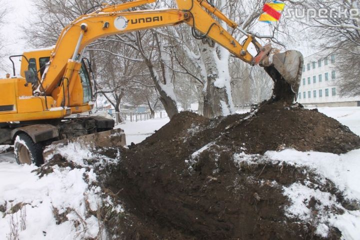 Токмоктогу түтүктөрдү оңдоо иштери