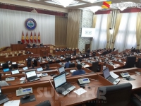 Жогорку Кеңеште Конституцияны өзгөртүү үчүн 11-декабрга референдум дайындоо жөнүндө мыйзам долбоору каралууда