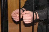 Тоң районунда жөө жүрүүчүнү сүзүп, окуя болгон жерден качып кеткен айдоочу кармалды