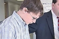 ЖЫЛНААМА, 8-НОЯБРЬ: 2005-жылы АКШда 14 жаштагы өспүрүм мектептин директорунун орун басарын атып өлтүргөн