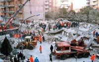 ЖЫЛНААМА, 11-НОЯБРЬ: 1999-жылы Италияда 6 кабаттуу үй кыйроого учурап, 67 адам каза болгон