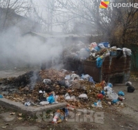 ЭЛДИК КАБАР: Окурман Ошто балдар бакчасына жакын жерде таштанды үйүлүп жатканына нааразы