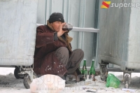 30 жыл абакта күн көрүп, эркиндикке чыккан соң көчөдө калган селсаяк шаар бийлигинен баш калкалоочу жай сурайт