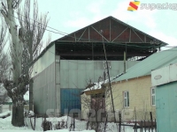 ЭЛДИК КАБАР: Караколдо мыйзамсыз курулушка катуу чара көрүлбөй жатканын айтат окурман