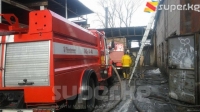 "Таатан" соода борборунун жанындагы кампада чыккан өрт чектөөгө алынды