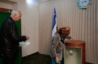 Өзбекстанда шайлоочулардын 45 пайыздан көбү добуштарын беришти