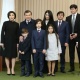 Өзбекстан: Шавкат Мирзийоев президенттик шайлоодо үй-бүлөсү менен келип добуш берди