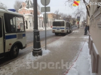 Орусиядагы Кыргыз Республикасынын элчилигине арыз-муңун айтканы келген 6 жаранды полиция кармап кетти