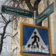 Бишкекте жол белгилеринин үстүнө эрежени бузуп тактайчаларды илген Атай Садыбакасовго айып салынган жок
