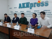Активисттер өлгөн малдын эти сатылып жаткан Бишкектеги "Ош базарынын" жабылышын, кылмыш иши козголушун өтүнүштү