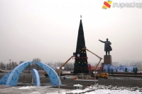Ош шаарынын борбордук аянты Жаңы жылга карата кооздолууда