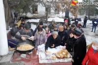 Бишкекте Жаңы жыл алдында үй-жайсыз адамдар камкордукка алынды