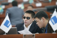 Унаалардын алдынкы терезелерин караңгылатууга укук бериле турган кызмат адамдарынын тизмегин аныктоо демилгеси сунушталууда