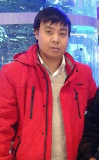 Социалдык түйүндөрдөгү сындардан кийин Орусиянын телеканалдары метродо аялды кырсыктан сактап калгандардын бири кыргыз жараны Марат экенин көрсөтүшүүдө