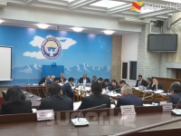 Депутаттар Кыргыз Республикасынын АКШдагы элчисинин маалыматын жабык эшик артында угууну чечишти