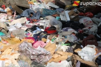 Бишкекте 14-февралда өрттүн исине ууланып каза болгон аялдын үйүнөн 4-5 тонна таштанды чыкты. Ал таштандыларды бир топ жылдан бери жыйнап жүргөн (фото)