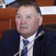 Жогорку Кеңештин депутаты журналистти ур-тепкиге алганы айтылды