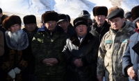 Өкмөт башчы Нарын эли менен жолугушуп, өкмөттүн алдында абдан көп чакырыктар турганын айтты