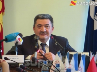 Албек Ибраимов кыргыз тили боюнча сынакта сөздөрдү эмне үчүн ката жазганын түшүндүрдү