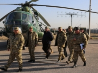 Жогорку Кеңештин депутаттары тик учак минип көрүштү