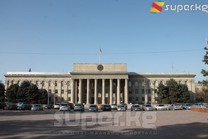 Учурда бул имаратта Кыргыз Республикасынын Өкмөтүнүн аппараты жайгашкан.