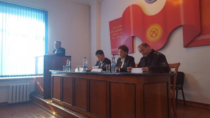 Темир Сариевдин Аксы районунун тургундары менен жолугушуусу