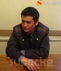 Борбордо "милиция кызматкеримин" деп ар кимди текшерүүгө алган жаран кармалды