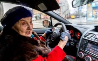 Польшада 81 жаштагы пенсионер 13 жыл акча топтоп, кыялындагы унааны сатып алды