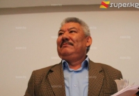 Азимбек Бекназаров президент оппозицияны элге жаман көрсөтпөшү керектигин айтты