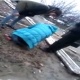 ЭЛДИК ВИДЕО: "Колуңдан келгенин кыл" дедиң беле? Колумдан келгенин көрсөтөйүнбү?" деген кыз башка кызды сабап жатат